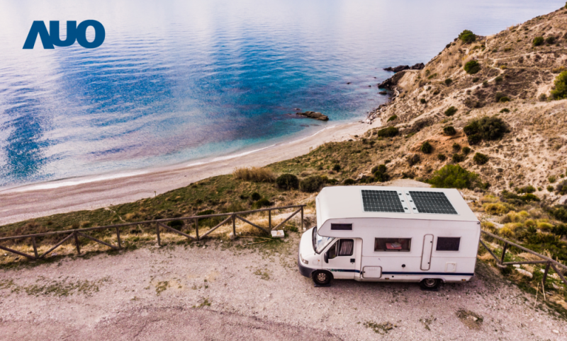 「可撓輕量化太陽光電板SunCurva」使用輕量特殊耐候型複合板取代傳統太陽能板的玻璃前板，不僅降低70%重量，每米平方僅3Kg；具有抗衝擊性能及通過電磁相容性測試，可應用於交通運輸工具，如露營車、遊艇等